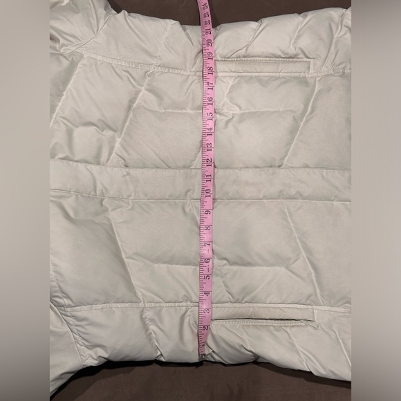 Patagonia Women's Winter White Down Puffer Jacket - Picture 9 of 16